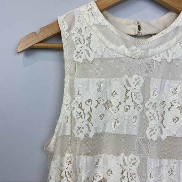 Astr • Ivory Lace Romper - Picture 4 of 13